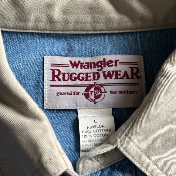 Vintage Wrangler Rugged Wear Men’s Denim Shirt Size L Embroidered - Picture 5 of 6